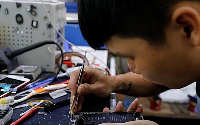 Oregon's new right to repair law bans 'parts pairing' in defiance of Apple