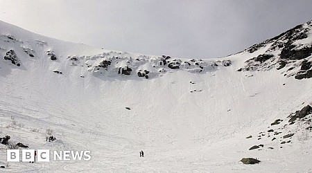 Skier dies after 600ft fall down Mount Washington