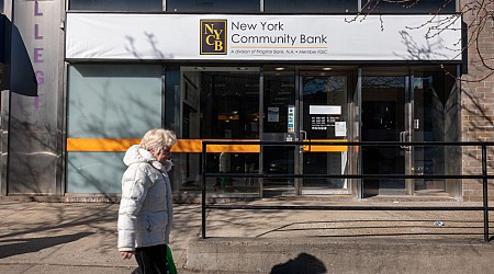 New York Community Bancorp Stock Tumbles on Report Bank Is Trying to Raise Equity Capital