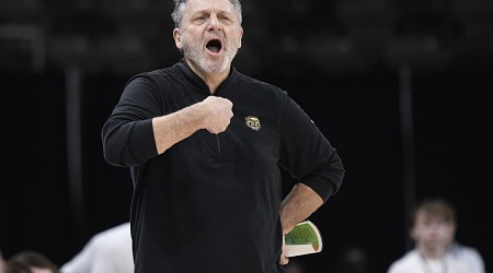 Greg Kampe Says Oakland Sold $8K in T-Shirts After March Madness Upset vs. Kentucky