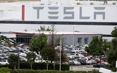 Tesla layoffs draw suit claiming not enough warning for California workers