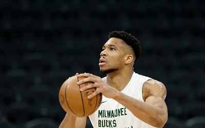 NBA Rumors: Giannis Out Injured to Start Bucks vs. Pacers Playoff Series but Hopeful