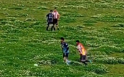 O jogo da Copa Peru que chamou atenção pelo gramado peculiar