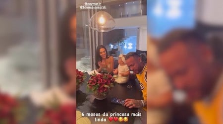 Pillan a Neymar jugando al póker online durante la celebración del cumpleaños de su hija