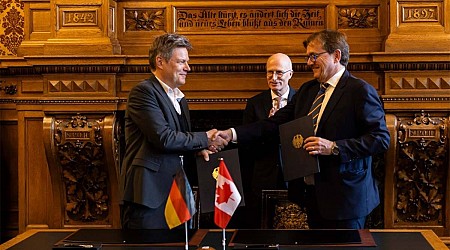 Former B.C. premier Horgan helps sell Canadian hydrogen in Germany