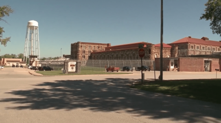 Lansing prison inmate found dead in cell