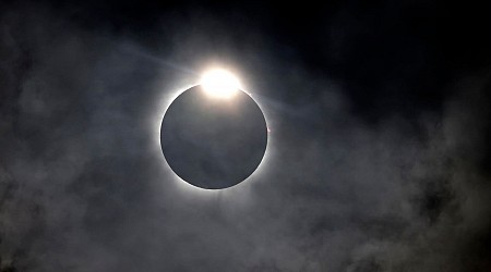 Photos: Total Solar Eclipse Sweeps Across Mexico, Texas, Midwest, Vermont