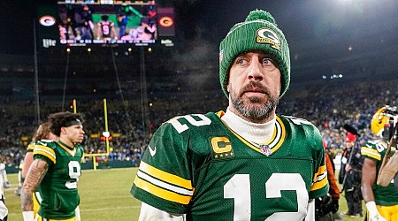 Man with profile picture of NFL’s Aaron Rodgers scams woman out of money, personal info