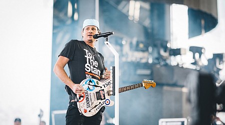 Blink-182's Tom DeLonge Suffers Heat Stroke During Paraguay Show