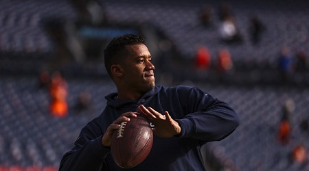 Video: Steelers' Russell Wilson Takes Batting Practice Ahead of Pirates 1st Pitch