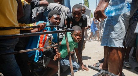 Haiti: Civila fast i intensiva eldstrider