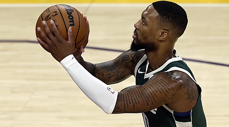 Bucks' Damian Lillard's 35 first-half points spark playoff win over Pacers