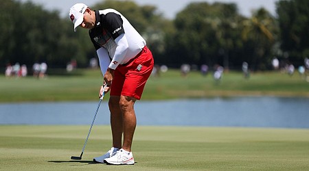 Garcia, back to old putter, shares LIV Miami lead