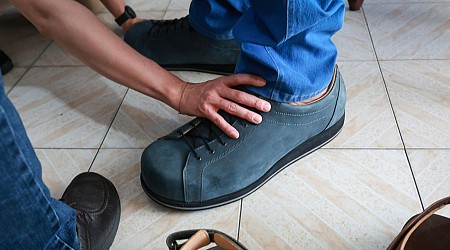 Buntes: Deutsche Schuhe für die wohl längsten Füße der Welt