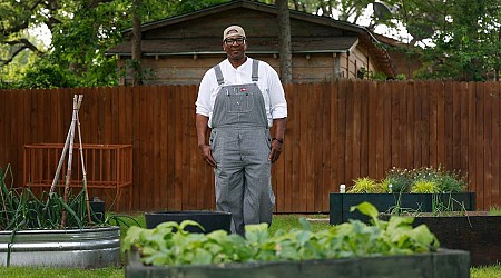 A Fort Worth neighborhood was a food desert. Then an ex-Dallas Cowboys linebacker moved in