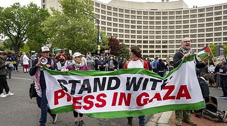 Pro-Palestinian protesters heckle White House Correspondents’ Dinner attendees: ‘Shame on you’