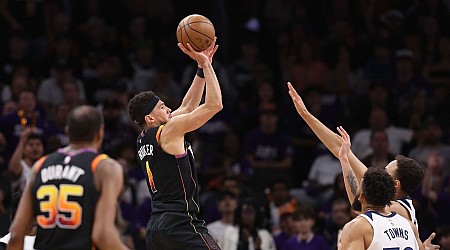 Devin Booker cashes in on halftime buzzer-beater