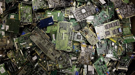 Researchers create a new circuit board material that can be easily recycled