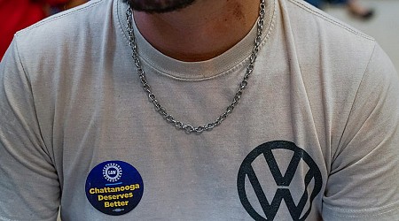 Volkswagen workers vote to join the UAW, fueling unionizing push