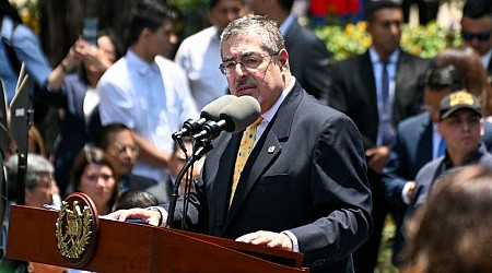 El presidente Bernardo Arévalo acude al Congreso de Guatemala a presentar iniciativa de ley para destituir a la fiscal general, Consuelo Porras