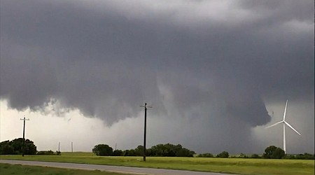 Tornado causes extensive damage to Oklahoma town and 1 death as powerful storms hit central US