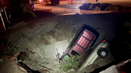 Las Cruces sinkhole swallows 2 cars, displaces several residents