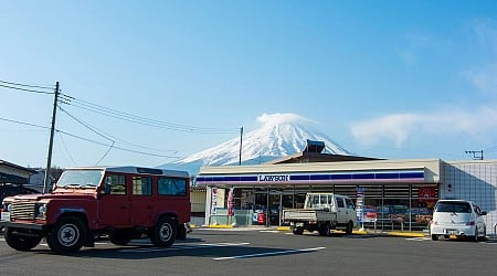 Town to Make Mt. Fuji View Worse Because of Misbehaving Tourists