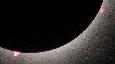 Debunked: A Solar Flare Exploded During The Total Solar Eclipse