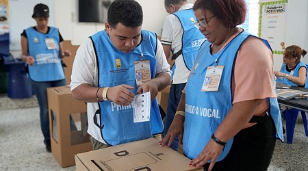 Dominican Republic voters head to the polls with eyes on Haiti crisis
