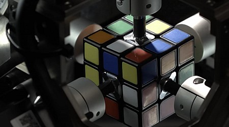 Guinness-Rekord: Mitsubishi-Roboter löst Rubik’s Cube in etwa 0,3 Sekunden