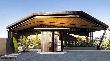 Makai Villas nestle into the Costa Rican treetops, embracing Pacific Ocean views