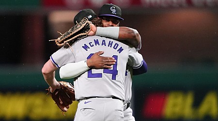 Rockies end dubious streak with wire-to-wire win