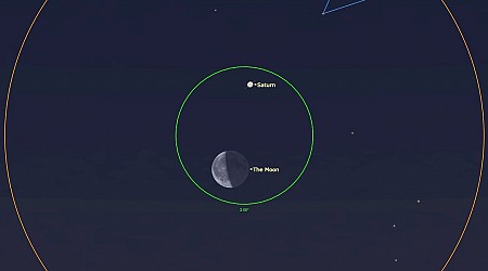 See the moon and Saturn meet in the night sky early on May 31