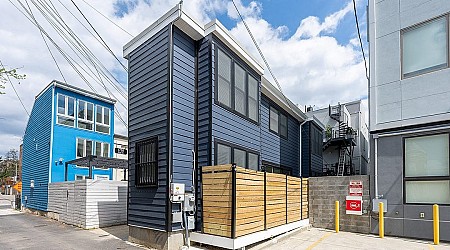 A 10-foot-wide modern home was built in a Washington, DC driveway. It's listed for $580,000. See inside.