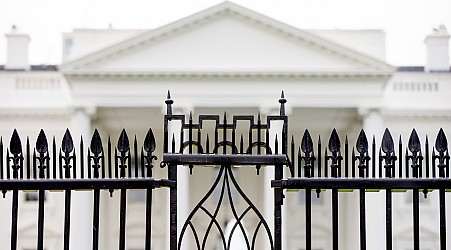 Driver dies after crashing into White House perimeter gate, Secret Service says