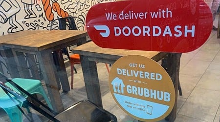 A GenX chef says he's weaning off food delivery apps like DoorDash and Uber Eats because of 2 big downsides. Here's what he's doing instead.