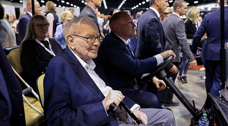 Buffett says Berkshire is in good hands, lauds Apple despite trimming stake