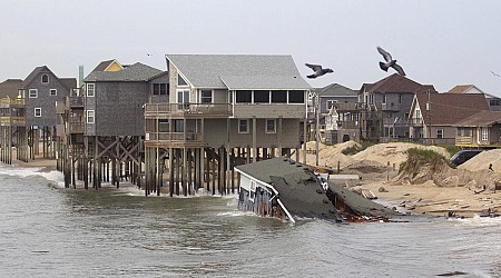 6th house in 4 years collapses into Atlantic Ocean along North Carolina's Outer Banks