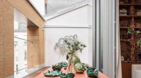 Rammed-earth wall fronts Parisian townhouse by Déchelette Architecture