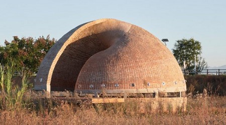 HCCH Studio creates Twisted Brick Shell Library "to cuddle visitors" in China