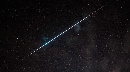 Un impresionante meteorito cruza de noche España y Portugal y múltiples vídeos recogen el impactante momento