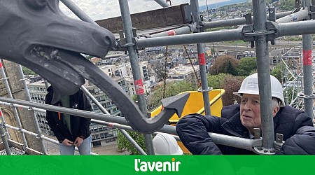 45 tonnes et 63 m de haut, la fameuse flèche de l’église Saint-Martin à Arlon est terminée (vidéo)