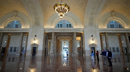 From decay to dazzling, Ford restores grandeur to Detroit train station that once symbolized decline