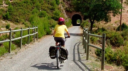 La Vía Verde más larga de España que descubre algunos de los rincones más bonitos del país