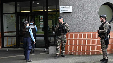 Agression au couteau d’une enseignante en plein cours : un lycéen mis en examen pour trois tentatives d’assassinat