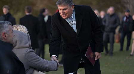 Sen. Joe Manchin leaves Democratic Party, registers as independent