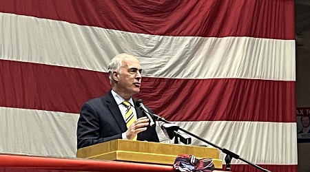 In Johnstown, Pennsylvania, Sen. Bob Casey sticks to winning formula