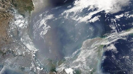 Satellites capture smoke pouring from hundreds of wildfires across North America (photos)