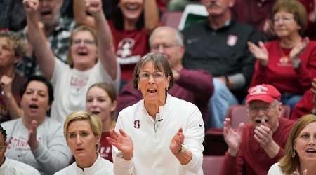 Stanford Names Basketball Court to Honor Tara VanDerveer After Retirement as WCBB HC