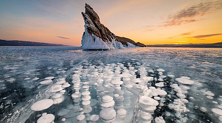 Strangely Shaped Bubbles Tell the Story of Ice’s Formation and Composition